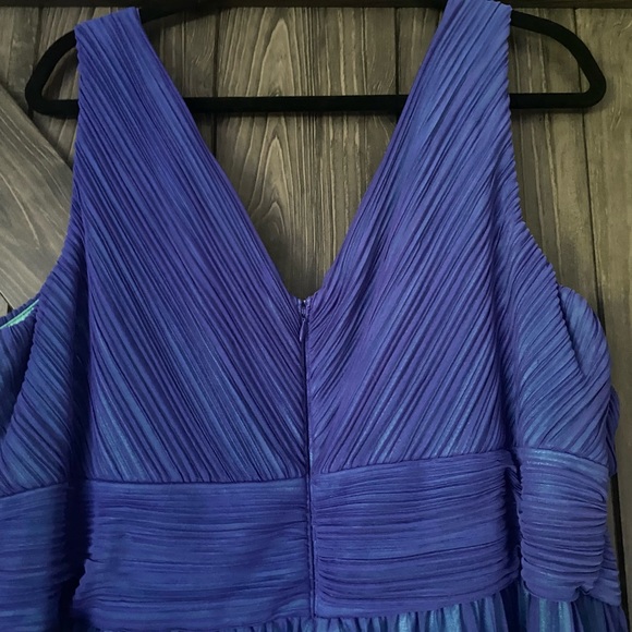 Blue and Aqua Laura Plus iridescent gown with jewel detail, NWOT, sz 18W - Picture 8 of 12